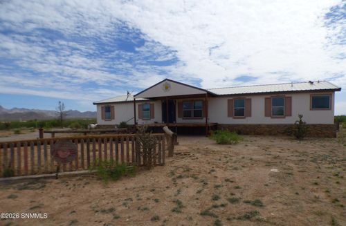 20 Santana Rd, Vado, NM, 88072-7225 | Card Image