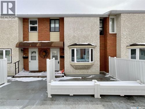 4762 Queen St, Regina, SK, S4S6G7 | Card Image