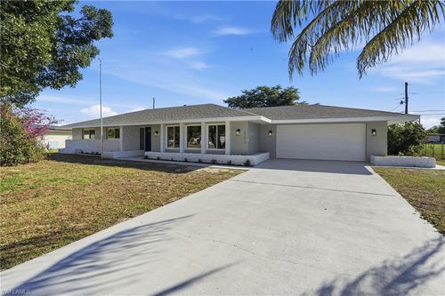 113 E Lake Dr, LEHIGH ACRES, FL, 33936-6907 | Card Image