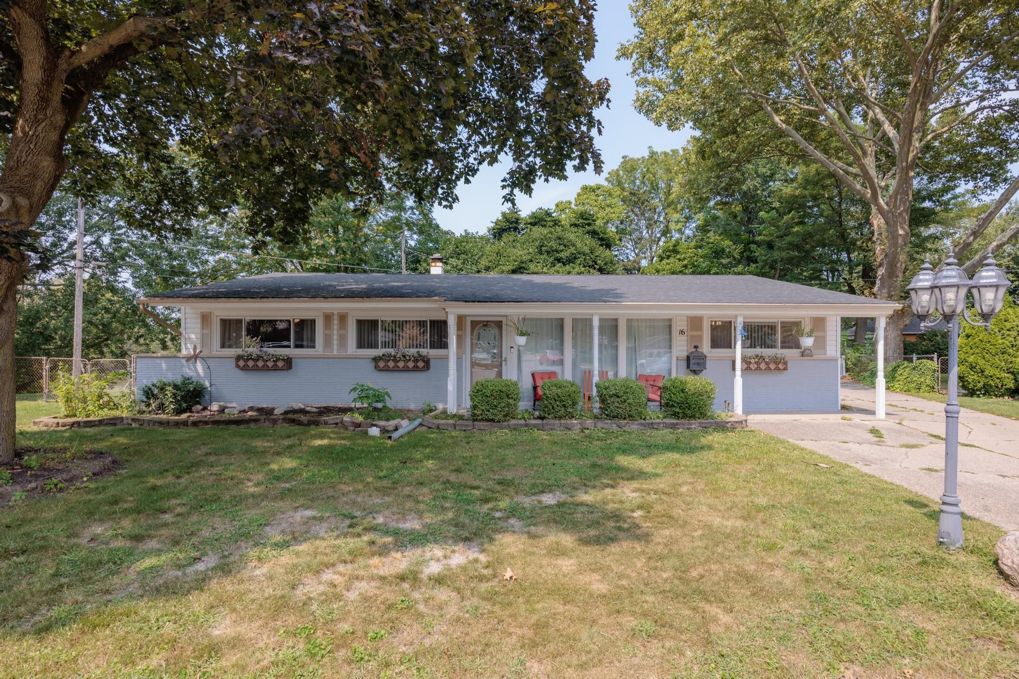 Woodside Cir, Mount Clemens, MI 48043