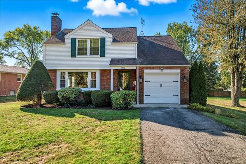 1932 King Dr, Hermitage, PA, 16148-4130 | Card Image