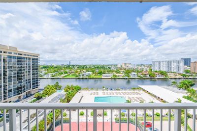 10E - 1985 S Ocean Dr, Condo with 3 bedrooms, 2 bathrooms and null parking in Hallandale Beach FL | Image 1