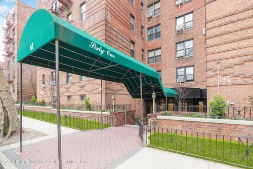 2v-61 Oliver St, Brooklyn, NY, 11209-8614 | Card Image