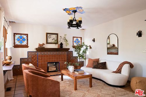 295 Marguerita Ln, Pasadena, CA, 91106-4231 | Card Image