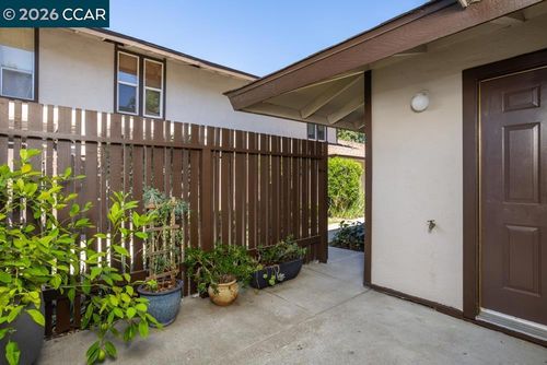p-5468 Roundtree Pl, Concord, CA, 94521-3953 | Card Image