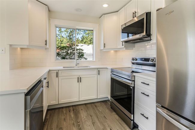 704 Sutton Pl, House other with 3 bedrooms, 2 bathrooms and 3 parking in Qualicum Beach BC | Image 14