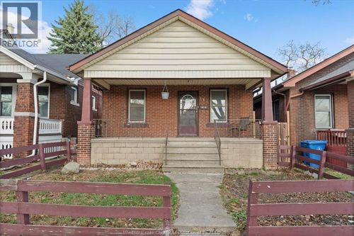 816 Janette Ave, Windsor, ON, N9A4Z9 | Card Image