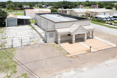 401 W 2nd St, Alice, TX, 78332-4581 | Card Image