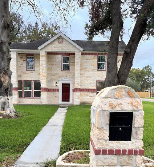 417 W Blum St, Alvin, TX, 77511-2231 | Card Image