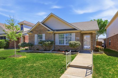 9000 Stewart St, Cross Roads, TX, 76227-8214 | Card Image