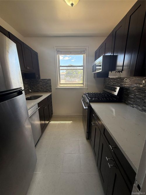 1b-35 Winchester Ave, Yonkers, NY, 10710-5869 | Card Image