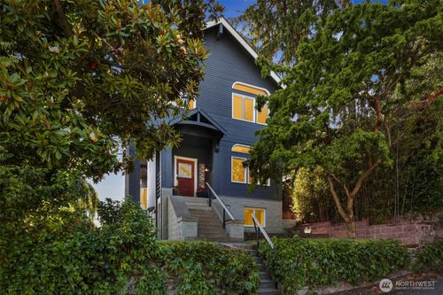 3951 Dayton Ave N, Seattle, WA, 98103-7706 | Card Image