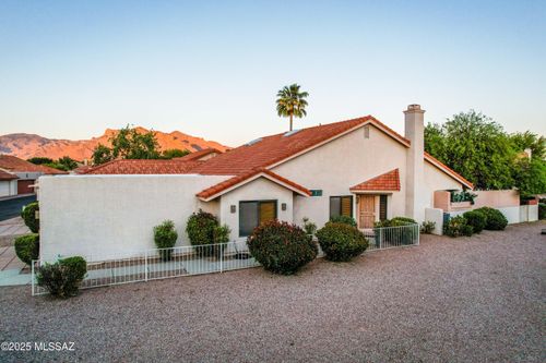 2429 W Tom Watson Dr, Tucson, AZ, 85742-9571 | Card Image