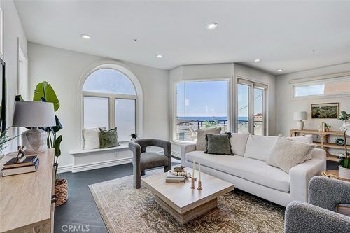 225 Rosecrans Pl, Manhattan Beach, CA, 90266-3219 | Card Image