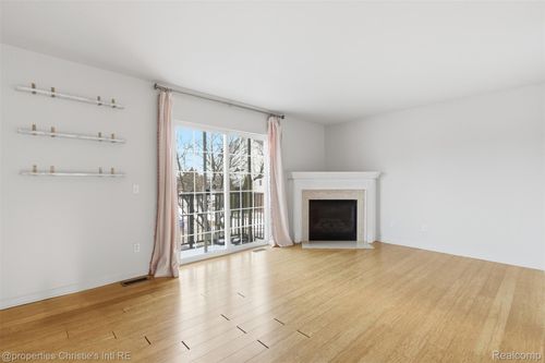 1050 18th St, Detroit, MI, 48216-2066 | Card Image