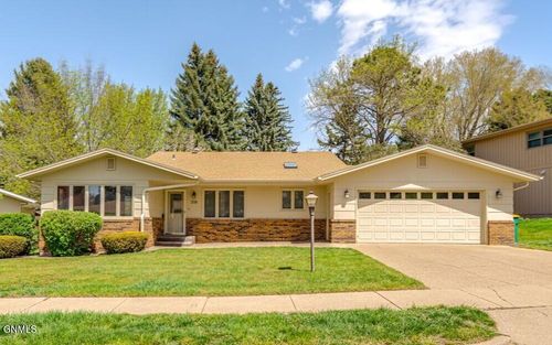 208 Redstone Dr, Bismarck, ND, 58503-1186 | Card Image