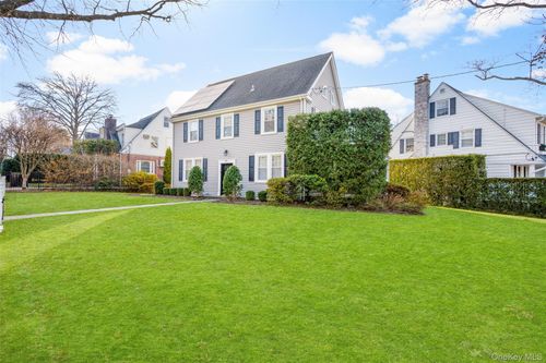 551 Wolfs Ln, Pelham, NY, 10803-2431 | Card Image