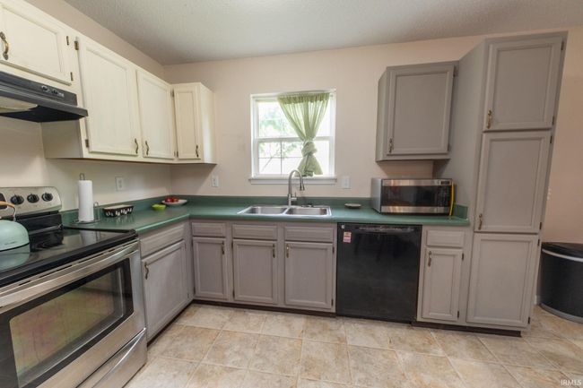 5530 W Cobblestone St, House other with 3 bedrooms, 2 bathrooms and null parking in Bloomington IN | Image 11