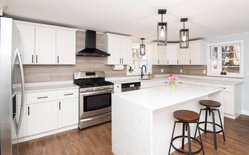 121 Hampstead Road, Sandown, NH, 03873 | Card Image