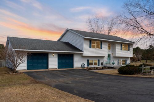 540 Tower Rd, SAINT CROIX FALLS, WI, 54024-9421 | Card Image