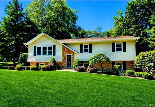 4 Tanglewood Ln, Poughkeepsie, NY, 12603-3764 | Card Image