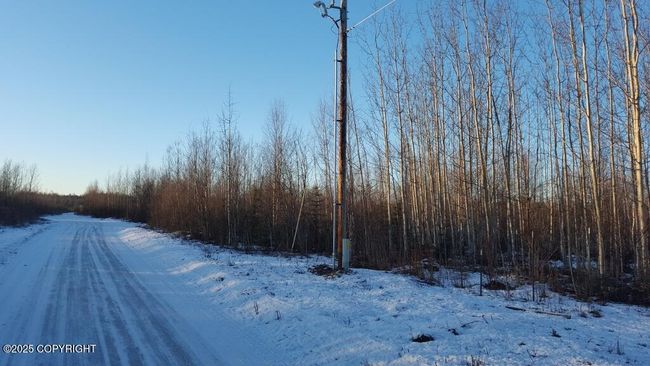 Pole is on the SE corner | Image 10