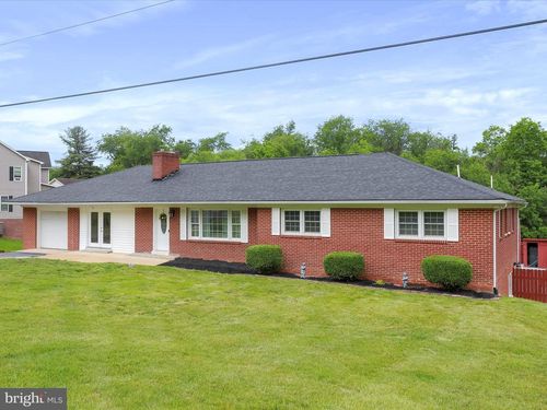 210 Jackson Ave, New Market, VA, 22844-9539 | Card Image
