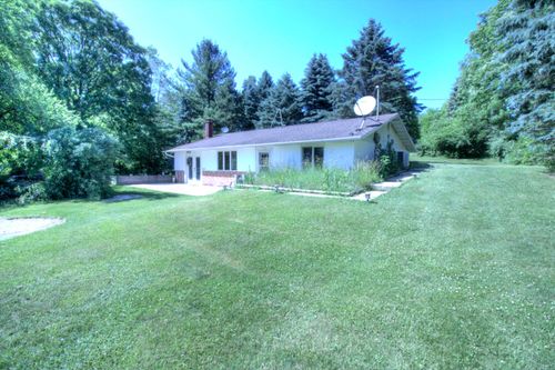 11525 Remick Rd, Blanchard, MI, 49310-9513 | Card Image
