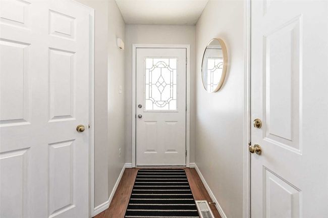 9 Crawford Cres, House attached with 3 bedrooms, 2 bathrooms and 3 parking in Cambridge ON | Image 5