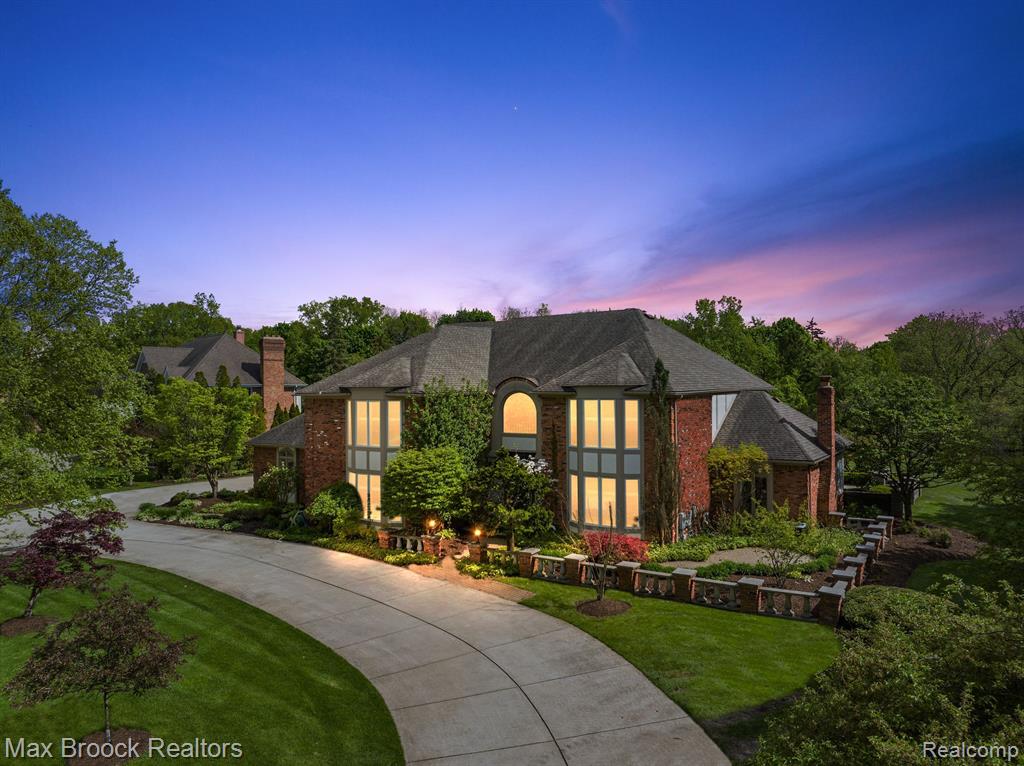 Charing Cross Ct, Bloomfield Hills, MI 48304