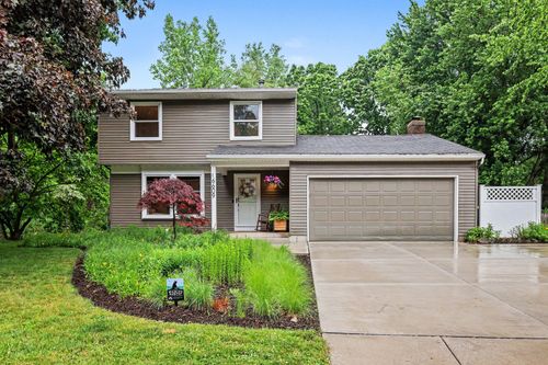 6609 Rix St, Ada, MI, 49301-9018 | Card Image