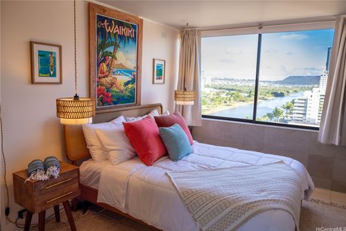 apt-1607-444 Niu St, Honolulu, HI, 96815-1875 | Card Image