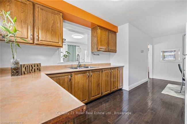 17 Huntington Ave, House other with 4 bedrooms, 2 bathrooms and 4 parking in Hamilton ON | Image 12
