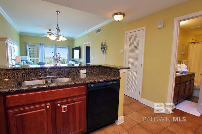 APT-402 - 1010 W Beach Blvd, Condo with 2 bedrooms, 2 bathrooms and null parking in Gulf Shores AL | Image 8