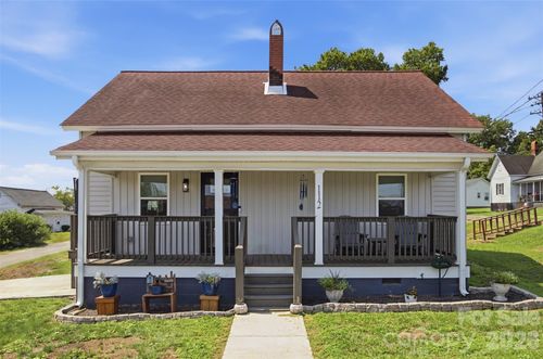 112 Pine St, Shelby, NC, 28152-6758 | Card Image