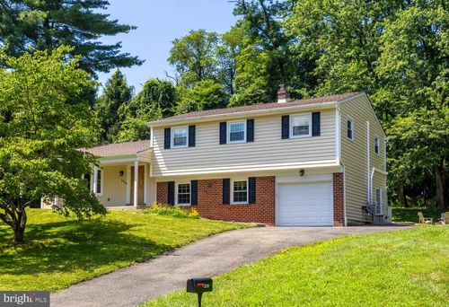 2319 Lakeview Dr, YARDLEY, PA, 19067-3044 | Card Image