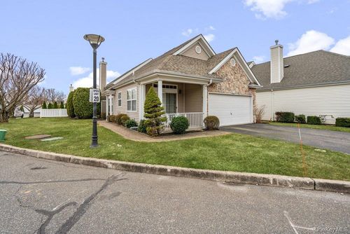 587 Leisure Dr, Ridge, NY, 11961-1652 | Card Image