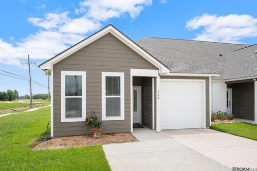 904 Dorado Ave, Baton Rouge, LA, 70820-7747 | Card Image