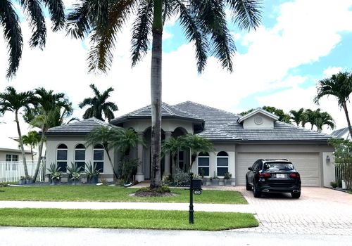 8263 N Lake Forest Dr, Davie, FL, 33328-3042 | Card Image