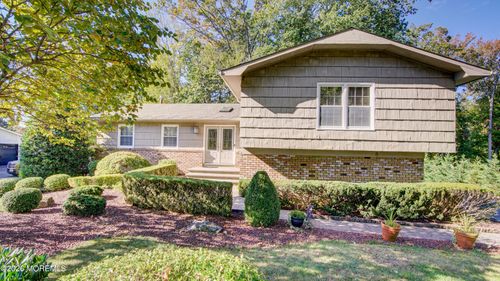 8 Manor Dr, Manalapan, NJ, 07726-3120 | Card Image