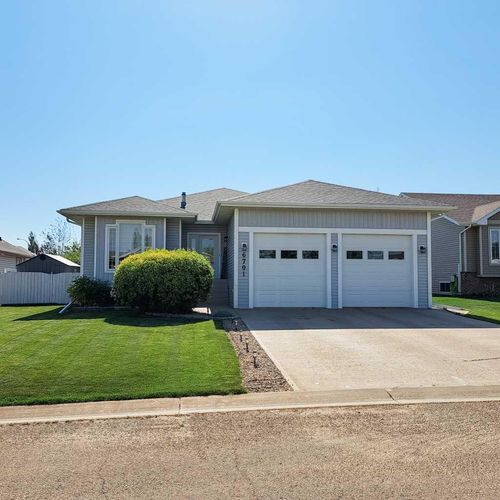 6701 41 Avenue, Stettler, AB, T4K1L1 | Card Image