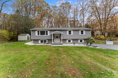 8 Possum Ridge Rd, Newtown, CT, 06470-1712 | Card Image