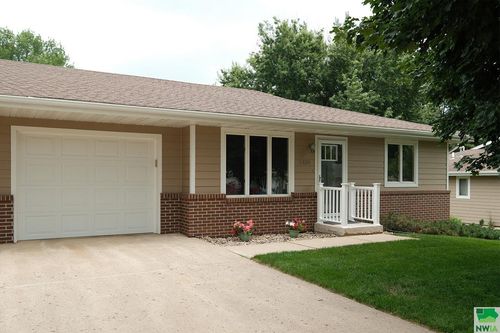 1328 1st Ave Se, Sioux Center, IA, 51250-1134 | Card Image