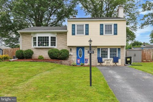 121 Briarwood Dr, DOUGLASSVILLE, PA, 19518-1501 | Card Image