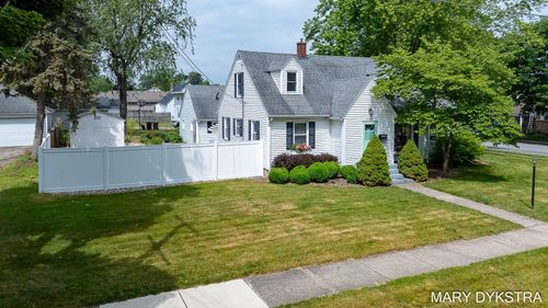 3245 Chestnut Ave, Grandville, MI, 49418-1549 | Card Image