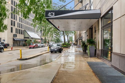 1409-401 E Ontario St, Chicago, IL, 60611-3079 | Card Image