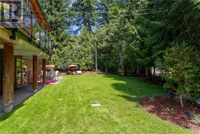 8701 Griggs Terr, House other with 4 bedrooms, 4 bathrooms and 5 parking in North Saanich BC | Image 2