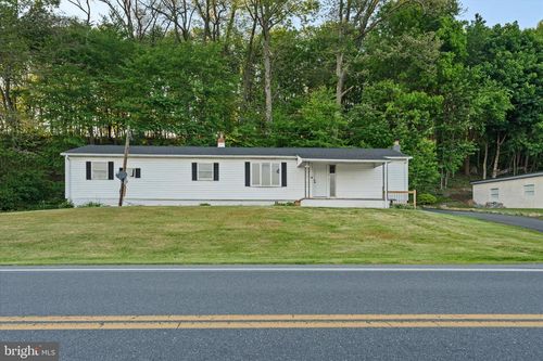 831 Deturksville Rd, PINE GROVE, PA, 17963-7907 | Card Image