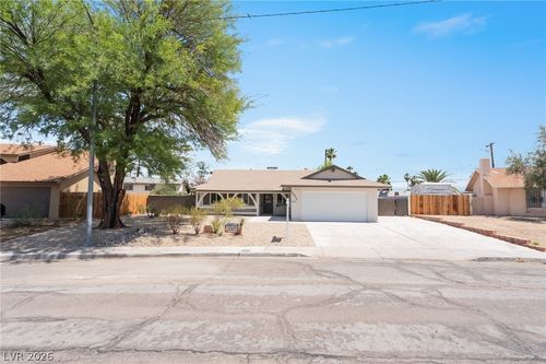 2935 Boise St, Las Vegas, NV, 89121-1114 | Card Image