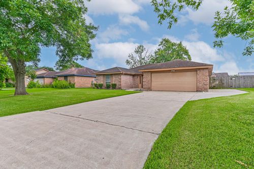 55 Sweetgum Ct, Lake Jackson, TX, 77566-5718 | Card Image